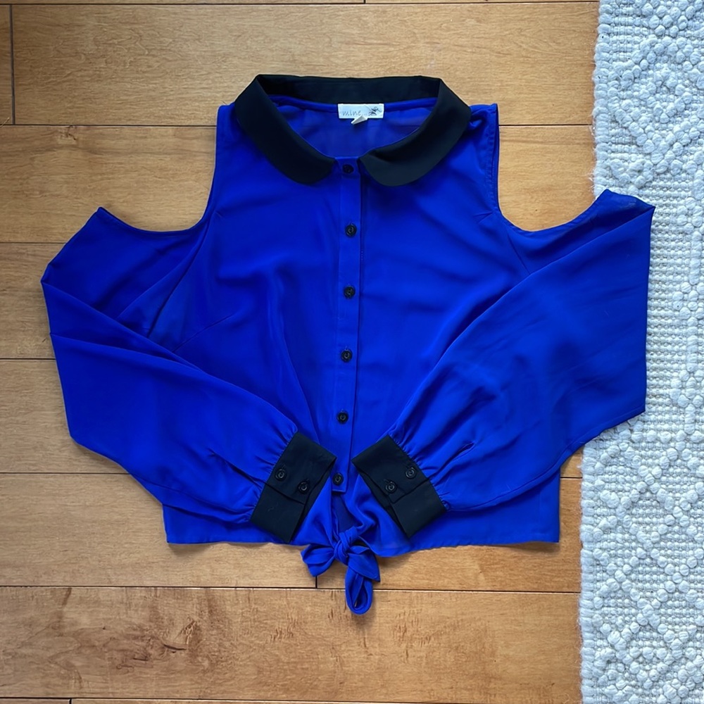 *EUC* 💙 Beautiful Blue Cold Shoulder Top with Front Tie